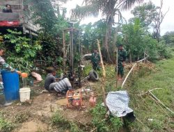 Dukung Ketahanan Pangan,Babinsa Koramil 1405-05/Mlts Terjun Langsung dalam Proses pengeboran Sumur Bor