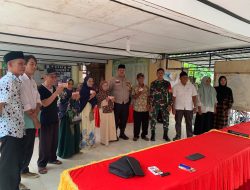Babinsa Dampingi Penyaluran BLT-DD Pada Warga Desa