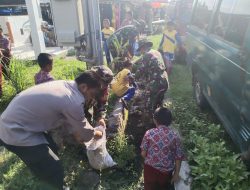 Koramil-08 Kodim 1404/Pinrang Bersihkan Saluran Air Bersama Warga