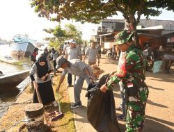 Babinsa Koramil 1424-01/Sinjai Utara Kodim 1424/Sinjai Gelar Karya Bakti Pembersihan Sungai Tangka