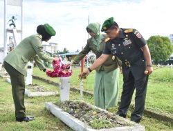 Peringati Hari Juang TNI AD, Danrem 141/Tp Pimpin Ziarah Rombongan dan Tabur Bunga di TMP Watampone