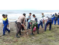 Dalam Rangka Memperingati Hari Juang TNI-AD, Kodim 1404/Pinrang Gelar Karya Bhakti Pembersihan Pantai
