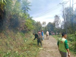 Babinsa Koramil 1424-06/Sinjai Borong Kodim 1424/Sinjai Gelar Karya Bakti Pembersihan Saluran Air