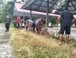 Koramil-07/Lembang Kodim 1404/Pinrang Bersama Warga Laksanakan Pembersihan Pasar