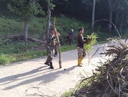 Anggota Koramil /02 Enrekang Karya Bakti Bersihkan SelokanAnggota Koramil /02 Enrekang Karya Bakti Bersihkan Selokan