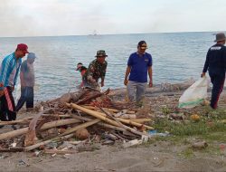 Koramil-01/Suppa Kodim 1404/Pinrang Bersama Warga Kerja Bakti Pembersihan Pantai