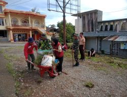 Personel Koramil-06/Sinjai Borong Kodim 1424/Sinjai Gelar Karya Bakti Pembersihan Pasar Di Sinjai Borong