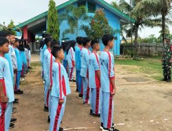 Babinsa Koramil 1707-02/Merauke Latih Baris Berbaris Siswa-Siswi SMP Al-Ma’arif NU Merauke