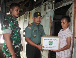 Personel Kodim 1405/Parepare Door to Door ke Rumah Warga berbagi bingkisan Natal