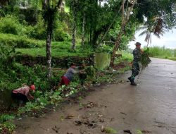 Babinsa Koramil-05/Sinjai Selatan Kodim 1424/Sinjai Gelar Karya Bakti Pembersihan Saluran Air