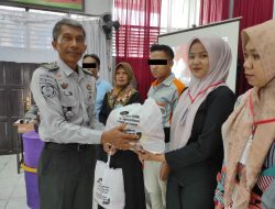 Menteri Imigrasi dan Pemasyarakatan Serahkan Bantuan Sosial Serentak via Daring di Rutan Pelaihari