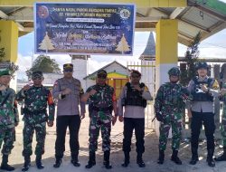CIPTAKAN SITUASI AMAN DAN KONDUSIF ANGGOTA TNI/POLRI BERSINERGI LAKSANAKAN PENGAMANAN JALANYA IBADAH NATAL DI SEJUMLAH GEREJA DIWILAYAH KAB. DEIYAI