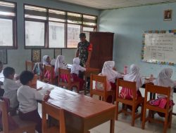Pentingnya Cinta Tanah Air, Babinsa 09/Lapri Memberikan Materi Bela Negara Kepada Siswa Sekolah Dasar