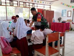 Babinsa Koramil 21 Palakka Berikan Materi Wawasan Kebangsaan Kepada Murid SD Inp 581 Desa Tirong