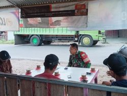 Babinsa Koramil 19 – Kahu Laksanakan Komsos Dengan Warga Masyarakat