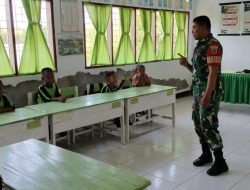 Pentingnya Mendidik Siswa Usia Dini, Babinsa Tonra Menyambangi Sekolah Di Desa Binaan