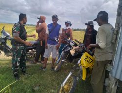 Babinsa Koramil 11 Barebbo Komsos Dengan Warga Binaan Desa Kading