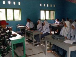 Babinsa Koramil 08/Lamuru Laksanakan Binwanwil Di Sekolah MA Barugae