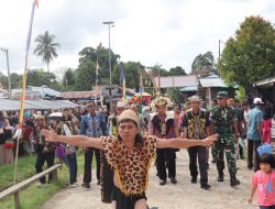 Kasrem 092/Maharajalila Apresiasi Pelestarian Tradisi pada Pesta Adat Dayak Meja Panjang