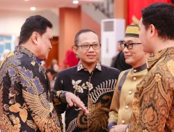 Bupati Suardi Wakili Puluhan Kepala Daerah Serahkan Cinderamata ke PJ Gubernur Sulsel