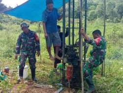 Personel Koramil 1405-06/Barru Bantu Petani Perkuat Ketahanan Pangan Dengan Pembuatan Sumur Bor