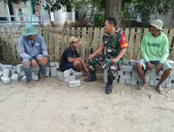 Suasana Lebaran Sapa Warga Binaan, Babinsa Koramil 1407-17/Salomekko Berikan Himbau Jaga Kemanan Wilayah
