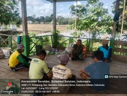 Babinsa Koramil 1407-11/Barebbo Laksanakan komsos Diwilayah Desa Binaan
