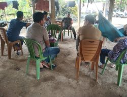 Babinsa Koramil 1407-08/Lamuru Lakukan Komsos Guna Ciptakan Kamtibmas Di Desa Massenreg Pulu