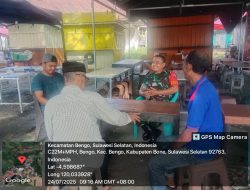 Babinsa Koramil 09/Lapri Jalin Silaturahmi Dengan Warga Berprofesi Sebagai Pedagang Di Pasar Bengo