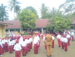 Bangkitkan Jiwa Nasionalisme, Danramil dan Babinsa Kodim 1407/Bone Pimpin Upacara di Sekolah-Sekolah Bone