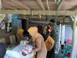 Babinsa Kodim 1407/Bone Koramil 07/Tanete Riattang Dampingi Kegiatan Posyandu Balita Di Kelurahan Biru