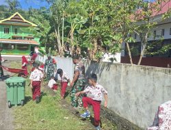 Babinsa Koramil 1407-08/Lamuru Bersama Guru Dan Siswa SDN 116 Poleonro Laksanakan Karya Bakti Pembersihan Saluran Air