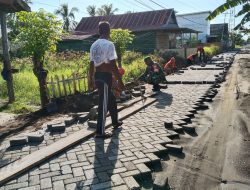 Babinsa Kodim 1407/Bone Koramil 03/Cenrana Bersama Warga Laksanakan Karya Bakti Di Desa Ajalasse