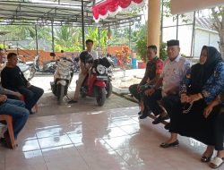 Babinsa Koramil 1407-21/Palakka Jalin Komsos Dengan Aparat Pemerintah Desa Pasempe