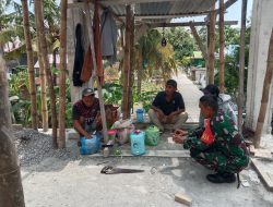 Babinsa Koramil 1407-02/Dua Boccoe Jalin Komsos Dengan Warga Desa Lallatang