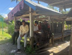 Babinsa Koramil 04/Tellusiatinge Kodim 1407/Bone Gelar Komsos Bersama Warga Desa Waji