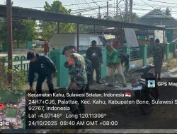 BABINSA KORAMIL 1407-19/KAHU BERSAMA WARGA GELAR GOTONG ROYONG BERSIHKAN LINGKUNGAN MASJID NURUR RAHMAN