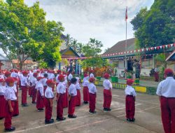 Babinsa Kodim 1407/Bone Koramil 09/Lappariaja Menjadi Pembina Upacara Di SD Desa Pattuku Limpoe