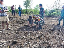 BABINSA KORAMIL 1407-21/PALAKKA BERSAMA WARGA TANAM POHON JATI DAN SUKUN DALAM KEGIATAN PENGHIJAUAN DI DESA URENG