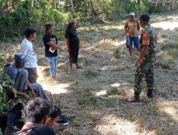 Babinsa Koramil 11/Barebbo Kodim 1407/Bone Laksanakan Komsos Dengan Warga Desa Parippung