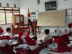 Babinsa Koramil 1407-05/Ulaweng Berikan Edukasi Wawasan Kebangsaan Di SD Inpres 6/75 Teamusu
