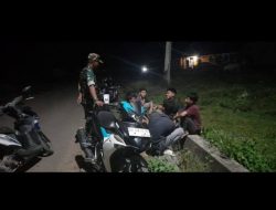 BABINSA KORAMIL JAJARAN KODIM 1407/BONE GELAR PATROLI MALAM RUTIN UNTUK PASTIKAN KEAMANAN MASYARAKAT