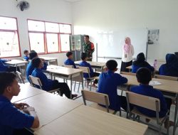 Masuk Sekolah, Babinsa Koramil 1407-07/Tanete Riattang Ajak Peserta Sekolah Rakyat Bersatu Padu