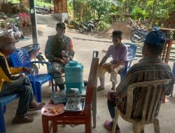 Babinsa Koramil 20/Bontocani Kodim 1407/Bone Jalin Keakraban Lewat Komsos Bersama Warga