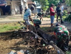 Cegah Luapan Air, Anggota Koramil 1407-03/Cenrana Dan Warga Pacubbe Kompak Normalisasi Drainase