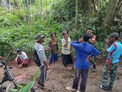 Membangun Desa Lewat Obrolan Santai : Potret Kedekatan Babinsa Koramil 1407-12/Cina Dan Warga Awo