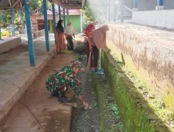 Wujudkan Pasar Bersih, Sinergi Babinsa Koramil 1407-20/Bontocani Dan Warga Kahu Cerminkan Kemanunggalan TNI-Rakyat