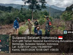 Pastikan Sesuai Spek, Babinsa Koramil 1407-20/Bontocani Pantau Pengukuran Jalan Di Desa Bulusirua