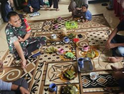 Babinsa Koramil 08/Lamuru Kodim 1407/Bone Pastikan Keamanan Desa Binaan Lewat Komunikasi Sosial