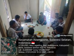 Babinsa Koramil 1407-06/Awangpone Duduk Bersama Tokoh Masyarakat Di Desa Binaan